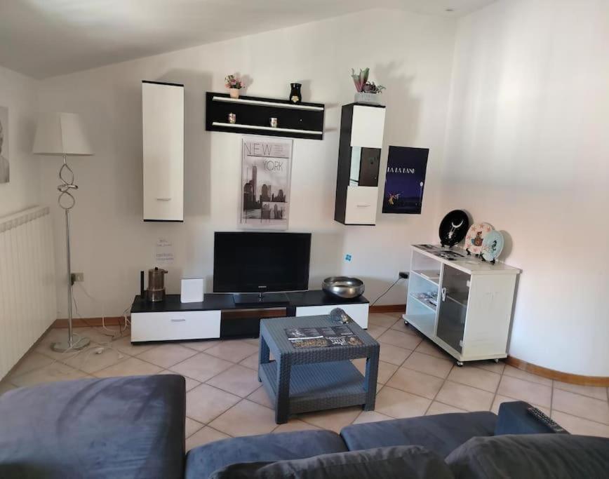 B&B Via Roma N. 12 Valfabbrica 外观 照片